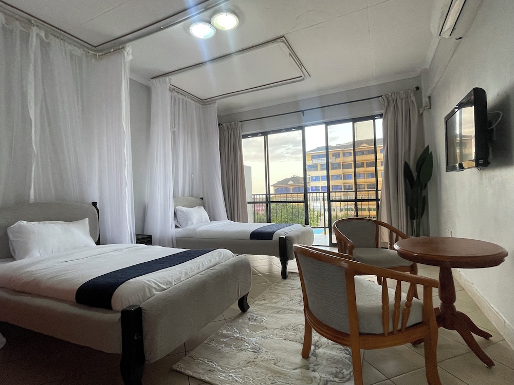 Deluxe Twin Room, Balcony, City View photo 3
