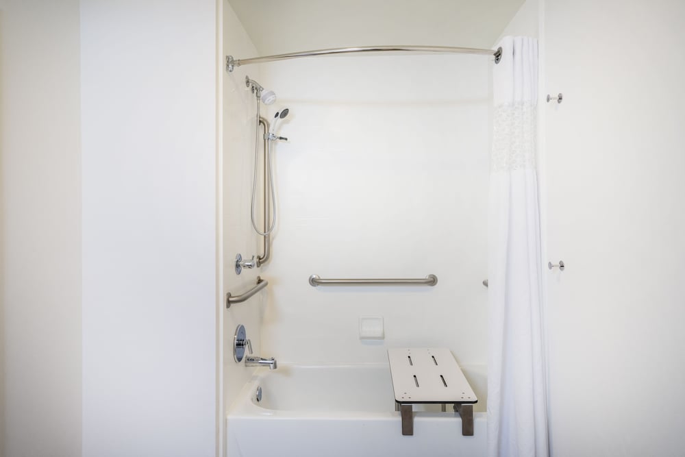 Room, 1 King Bed, Accessible - Photo 4