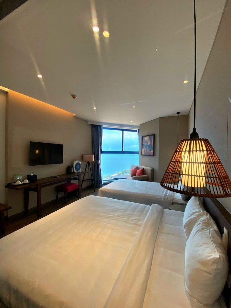 Family Studio, Multiple Beds, Partial Ocean View photo 1