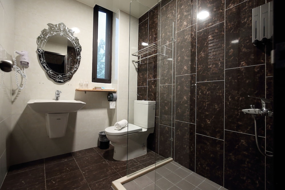 Signature Double Room, 1 King Bed with Sofa bed, Non Smoking(No pets allowed) photo 2