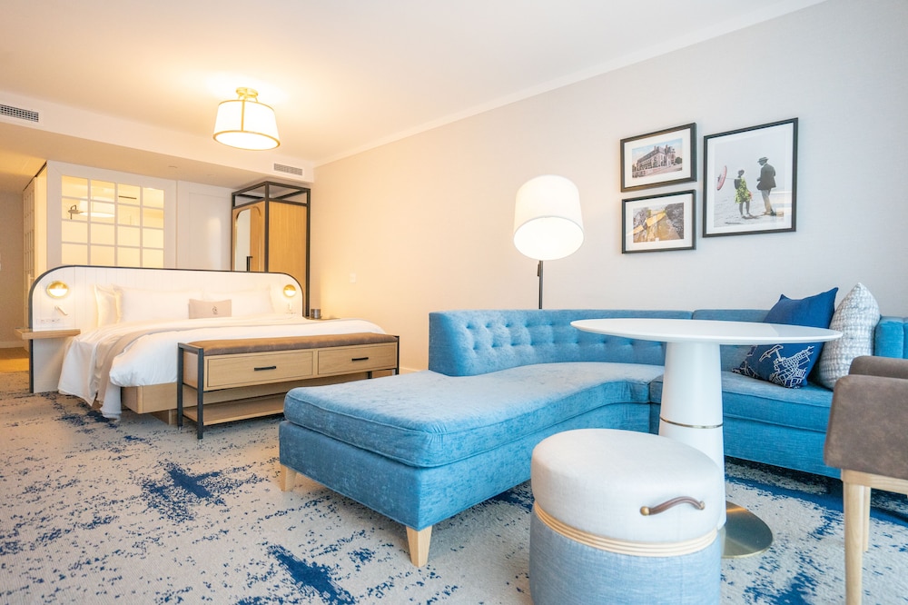 Room, 1 King Bed, City View - Photo 5