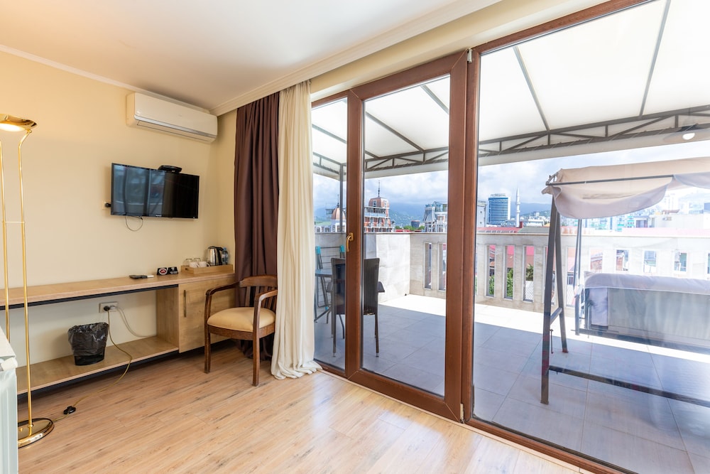 Comfort Suite, Terrace photo 2