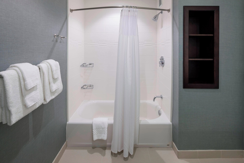 Suite, 1 Double Bed (Hearing Accessible) photo 2