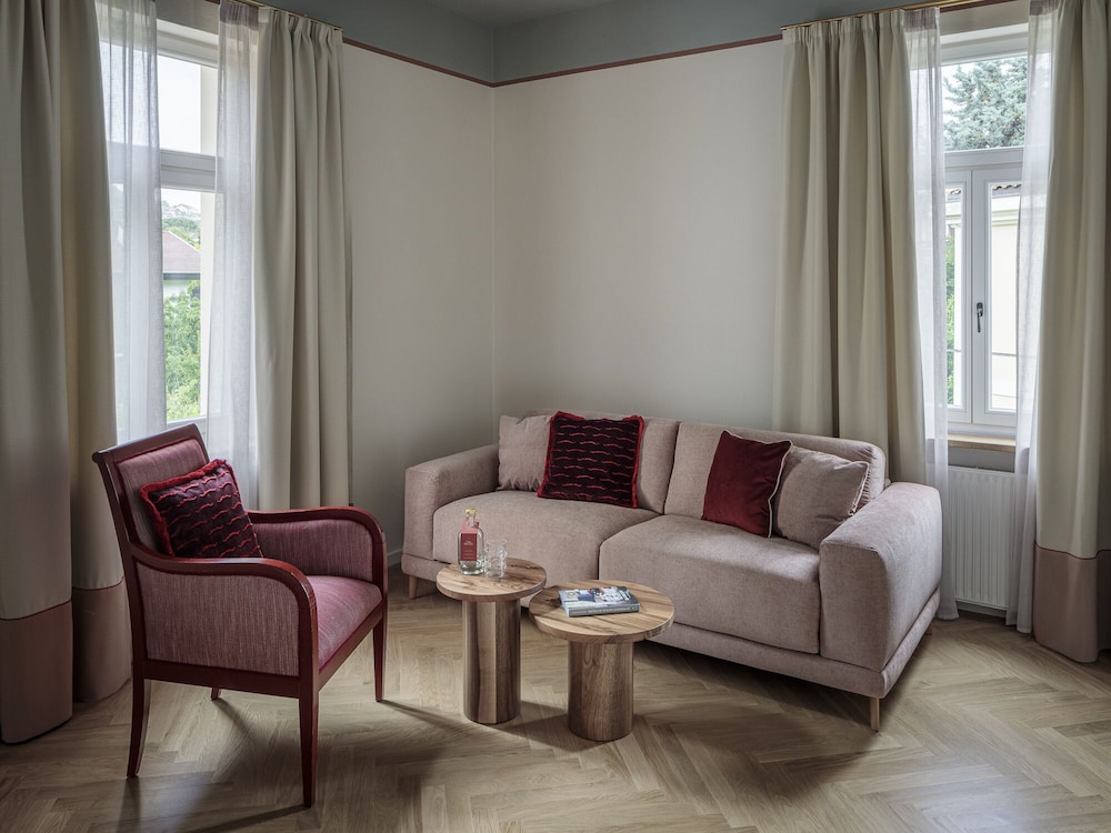 Elegant Suite photo 3