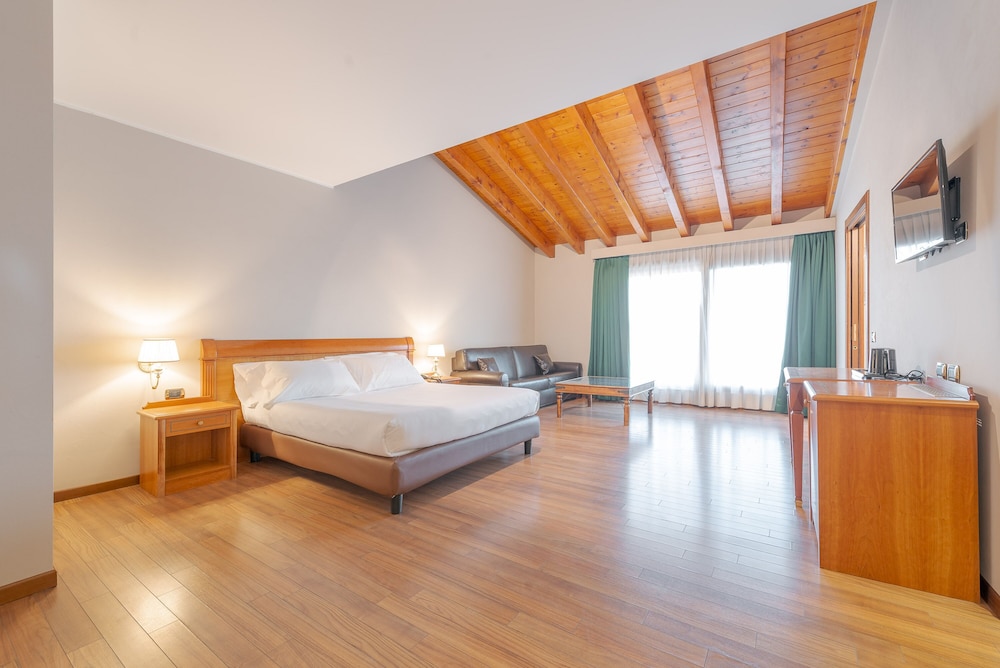 Junior Suite, Balcony, Lake View photo 2