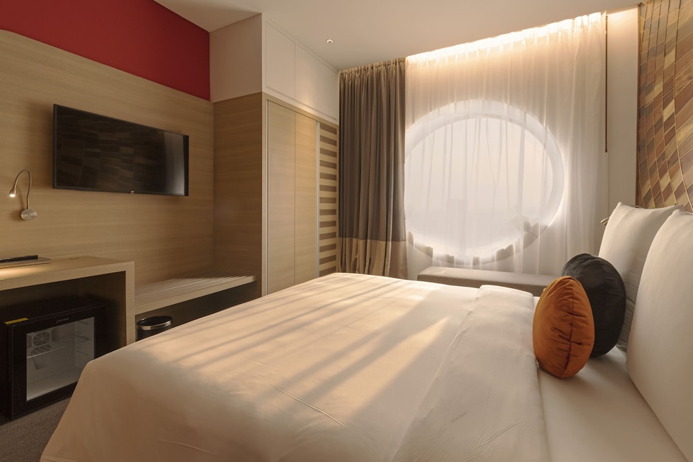 Deluxe Double Room, City View photo 2