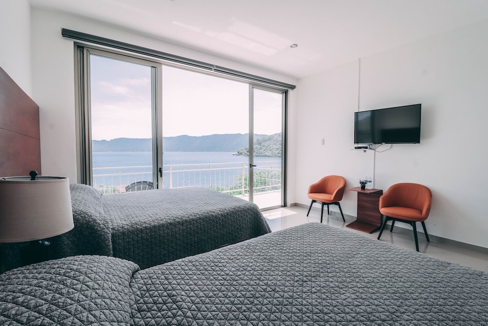 Panoramic Room, Lake View photo 3