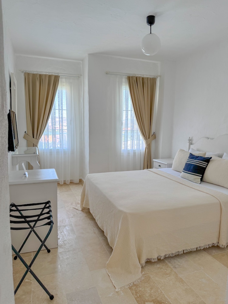 Standard Double Room, 1 Queen Bed, Non Smoking, City View