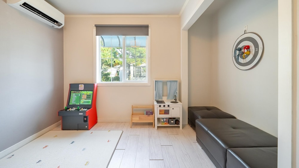 Basic Room, 5 Bedrooms (neurudokchaepoolvilla) photo 2
