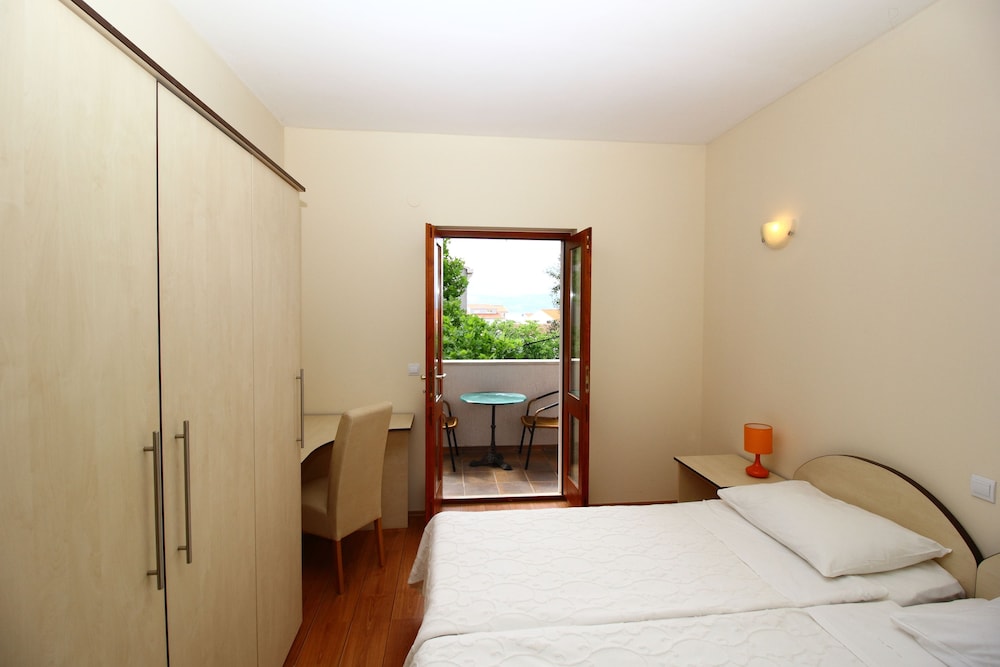Standard Apartment, Balcony, Partial Sea View photo 2