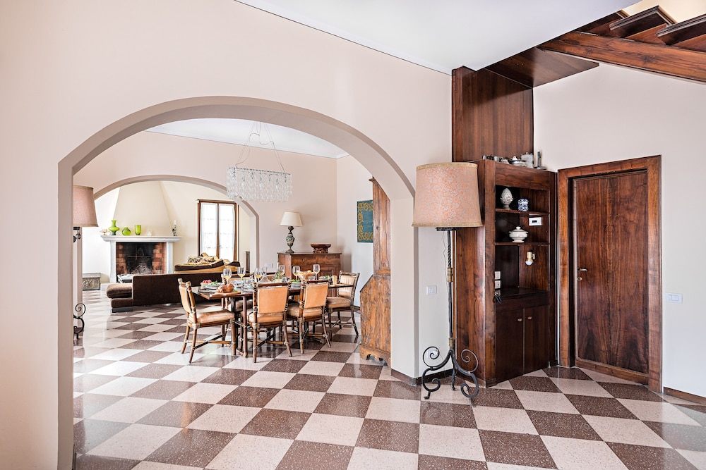 Basic Villa photo 2