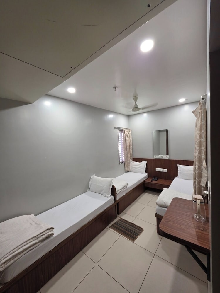 Three Bedded Room