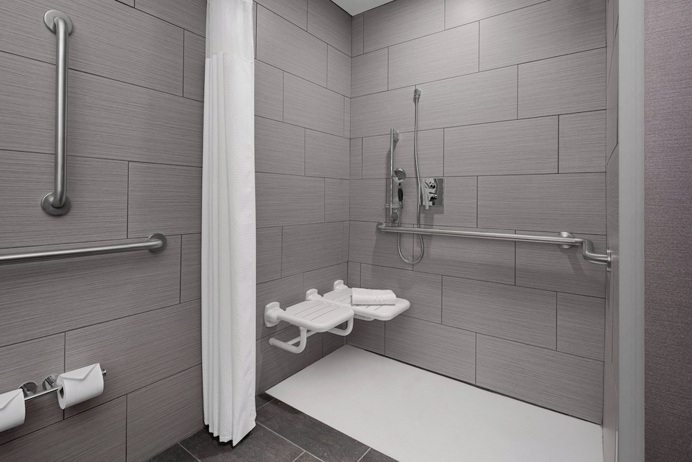 Room, 2 Queen Beds (Hearing Accessible) - Photo 4