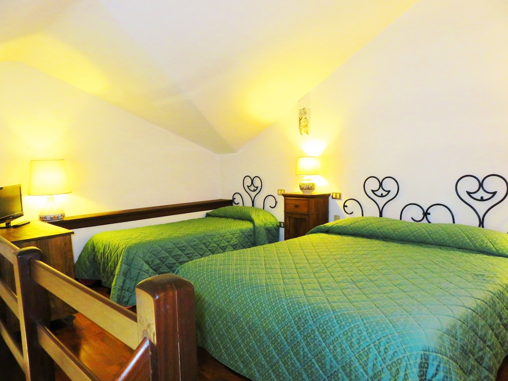 Deluxe Triple Room