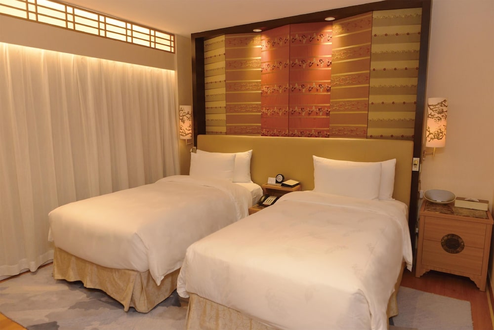 Garden Twin Bed Executive Suite - Photo 3