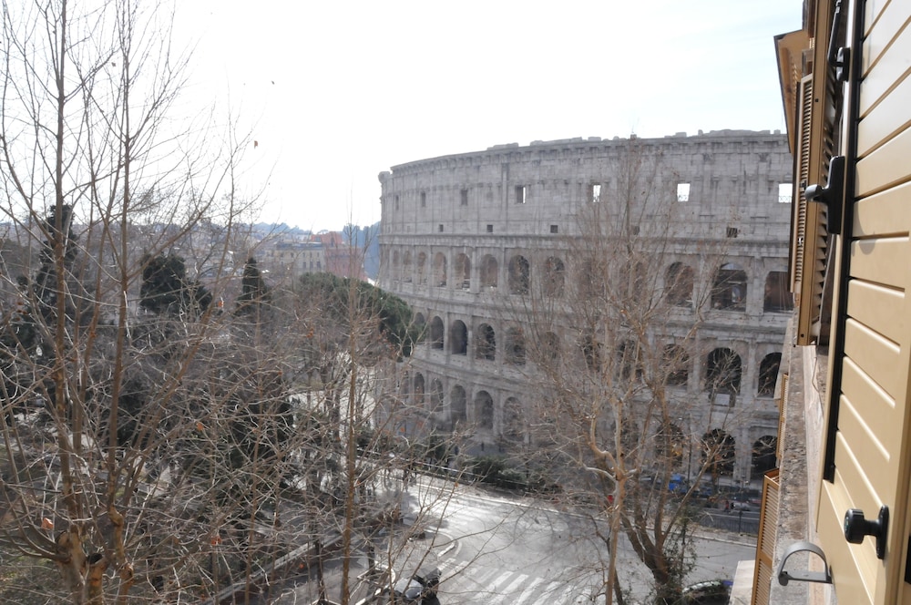 Deluxe Triple Room (with Colosseo View)