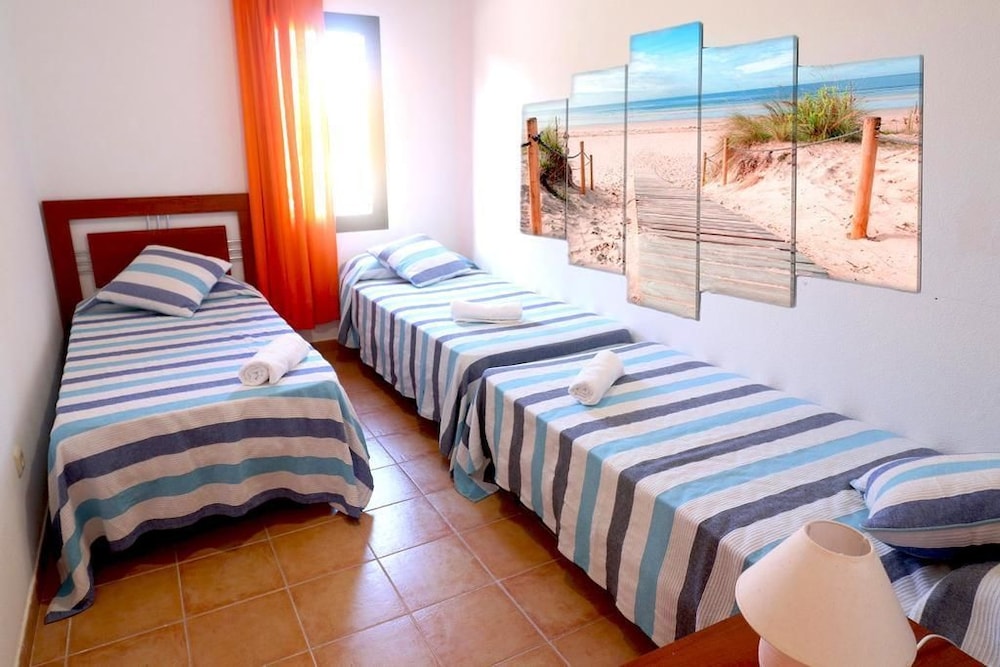 Room, 3 Twin Beds, Shared Bathroom
