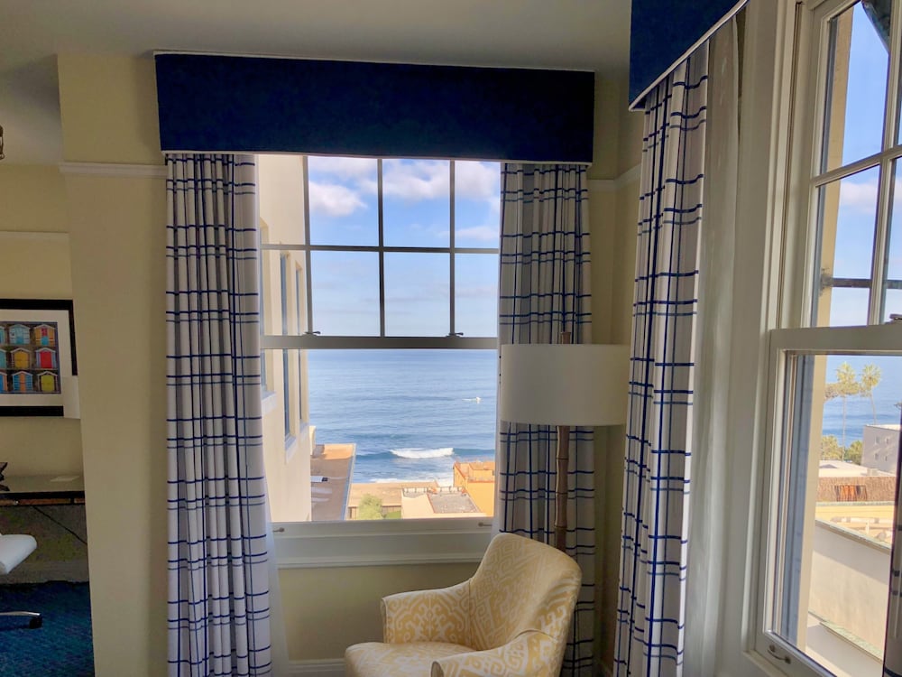 Deluxe Room, 1 King Bed, Ocean View - Photo 5