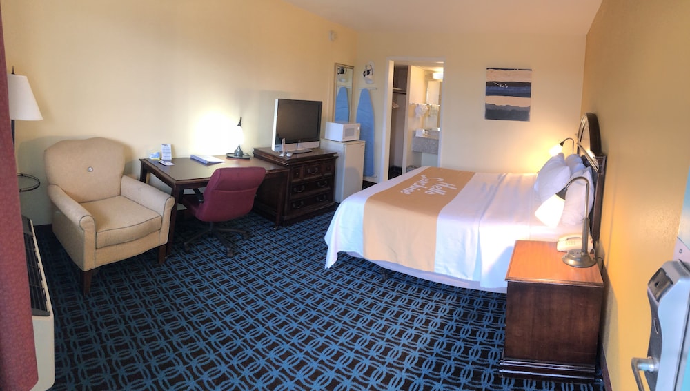 Standard Room, 1 King Bed photo 2