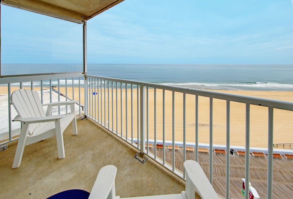 Ocean Front King Suite photo 3