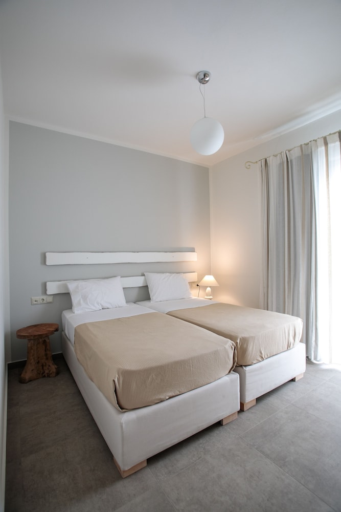 Apartment, 2 Bedrooms (Semi-Basement) photo 2