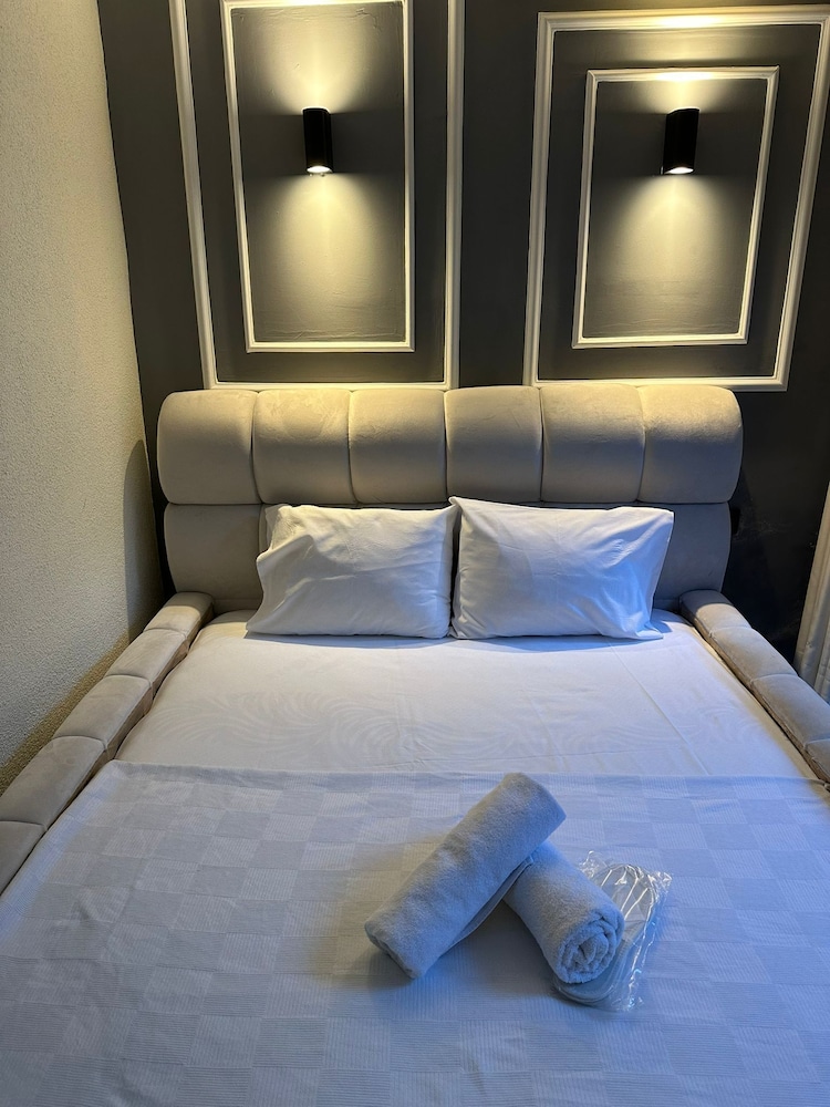 Grand Room photo 2