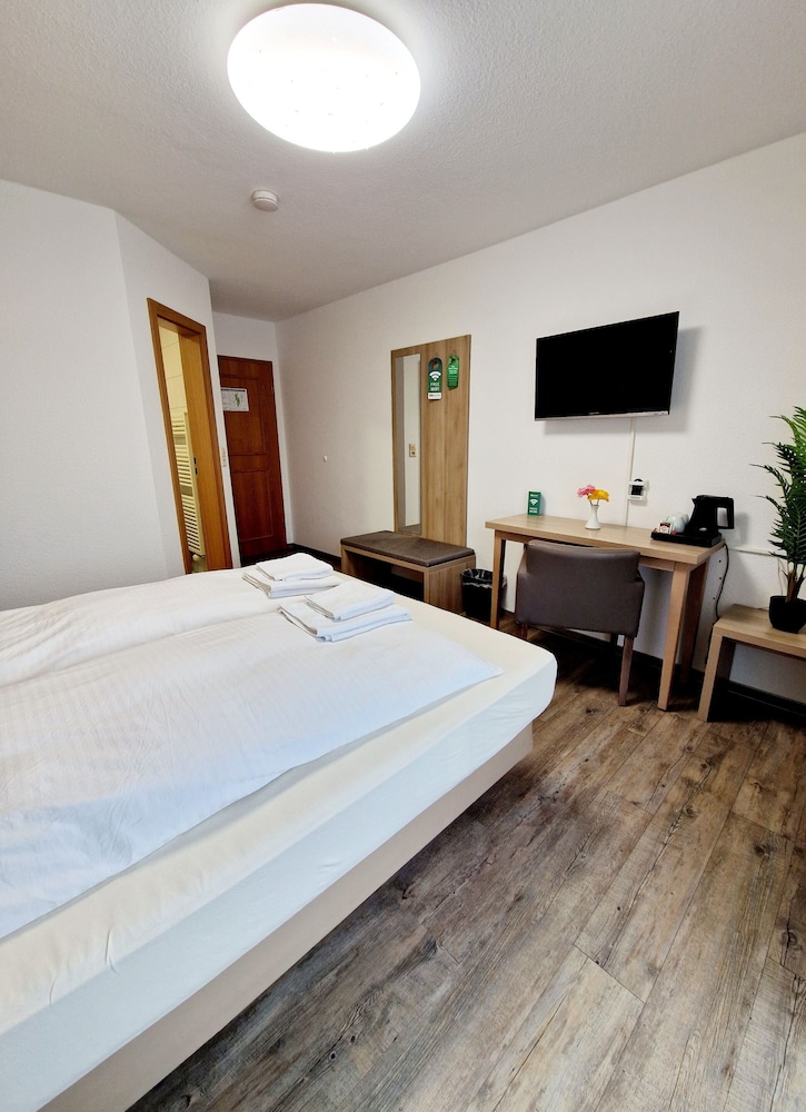 Double Room, Private Bathroom - Photo 6