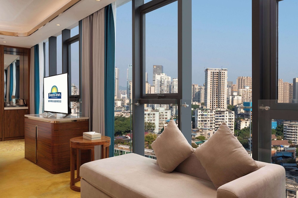 Room, 1 King Bed, Non Smoking, City View photo 2