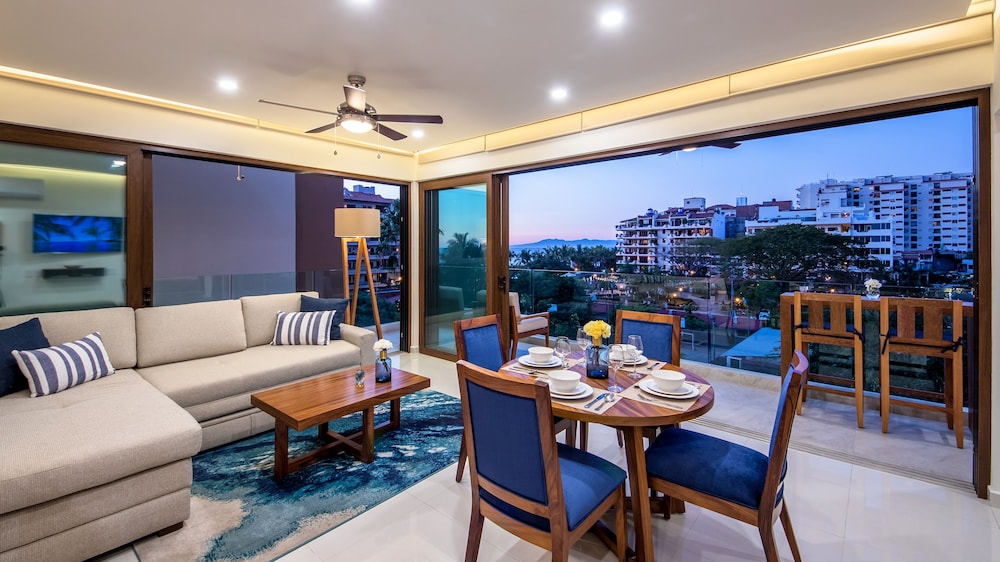 Luxury Studio, 1 King Bed, Concierge Service, Sea Facing