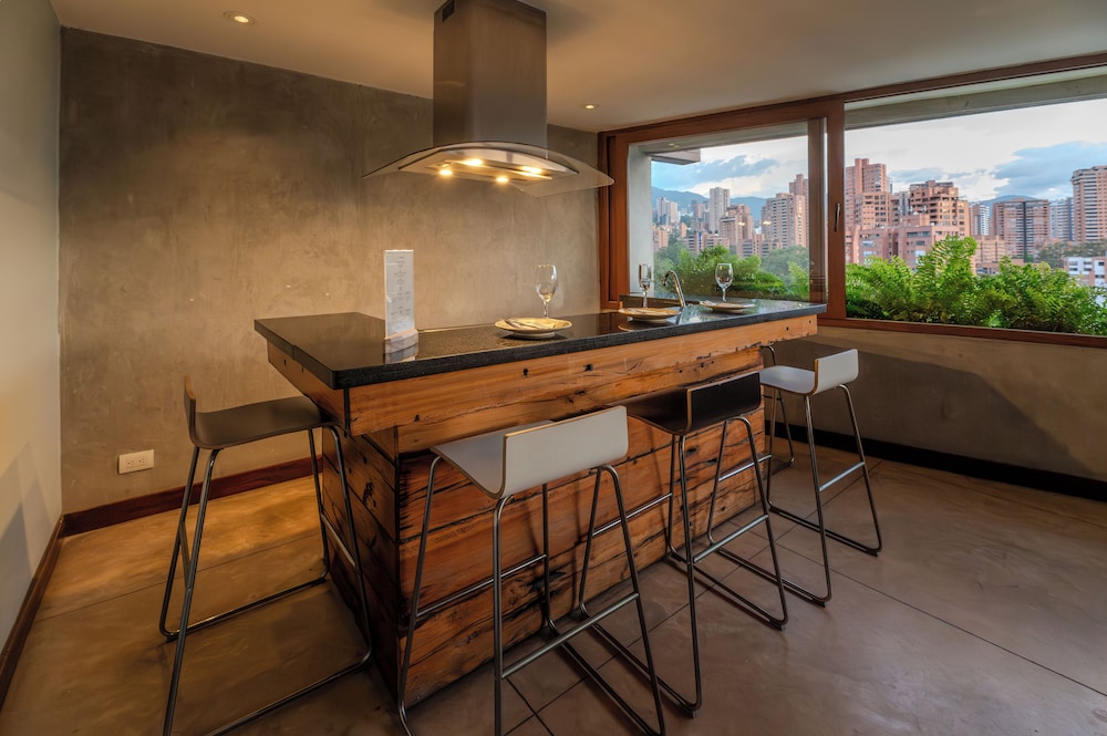 Suite, 1 King Bed, Park View - Photo 13