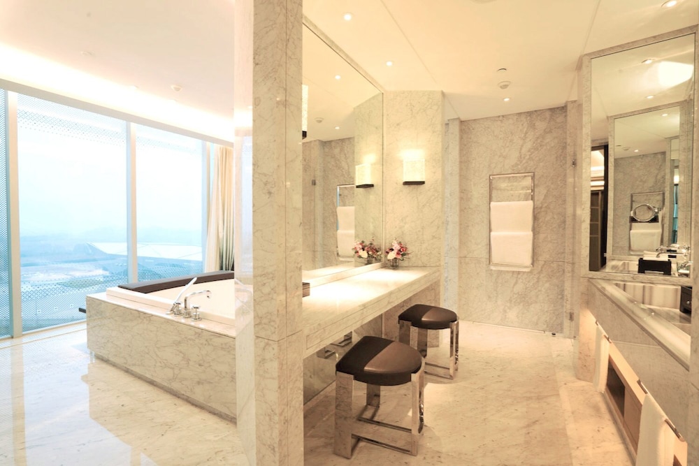 Penthouse Suite photo 2