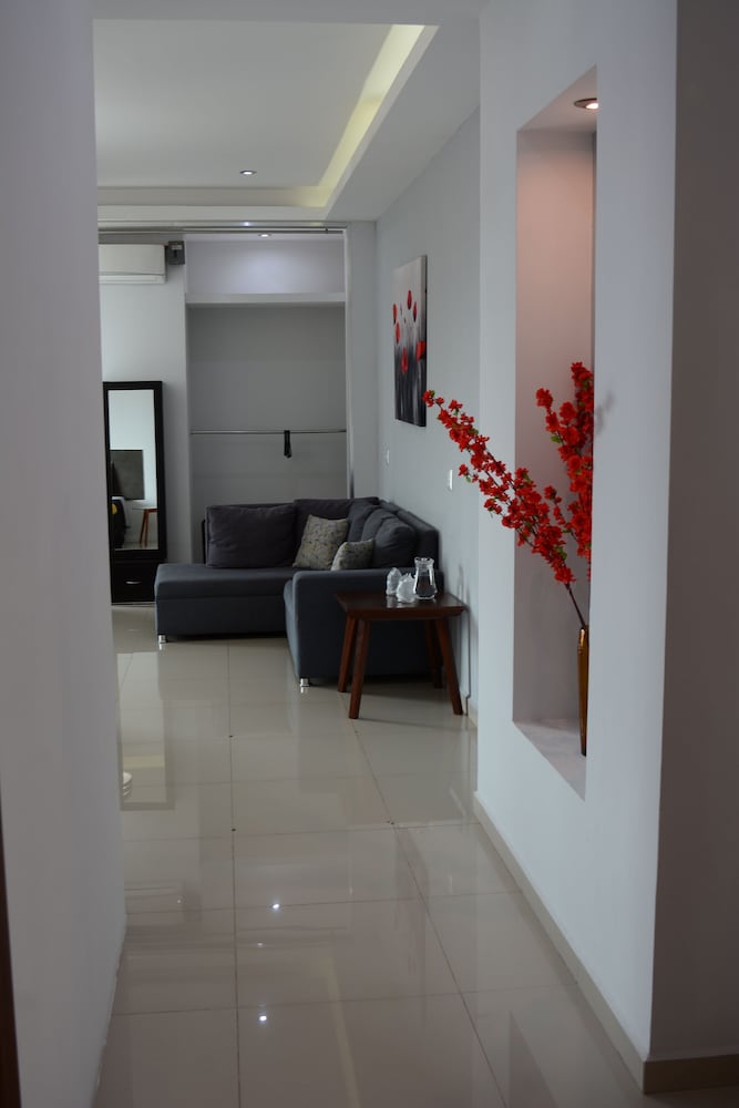 Family Room, City View photo 2