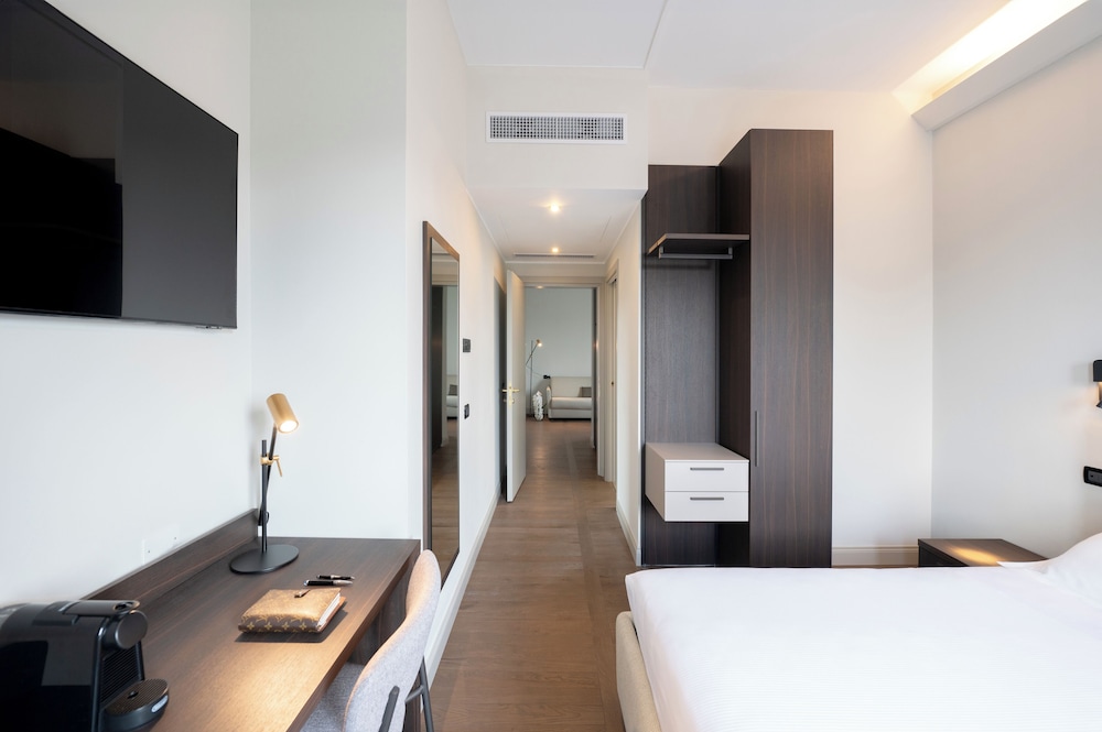 Junior Room, 1 Double Bed, Non Smoking - Photo 4