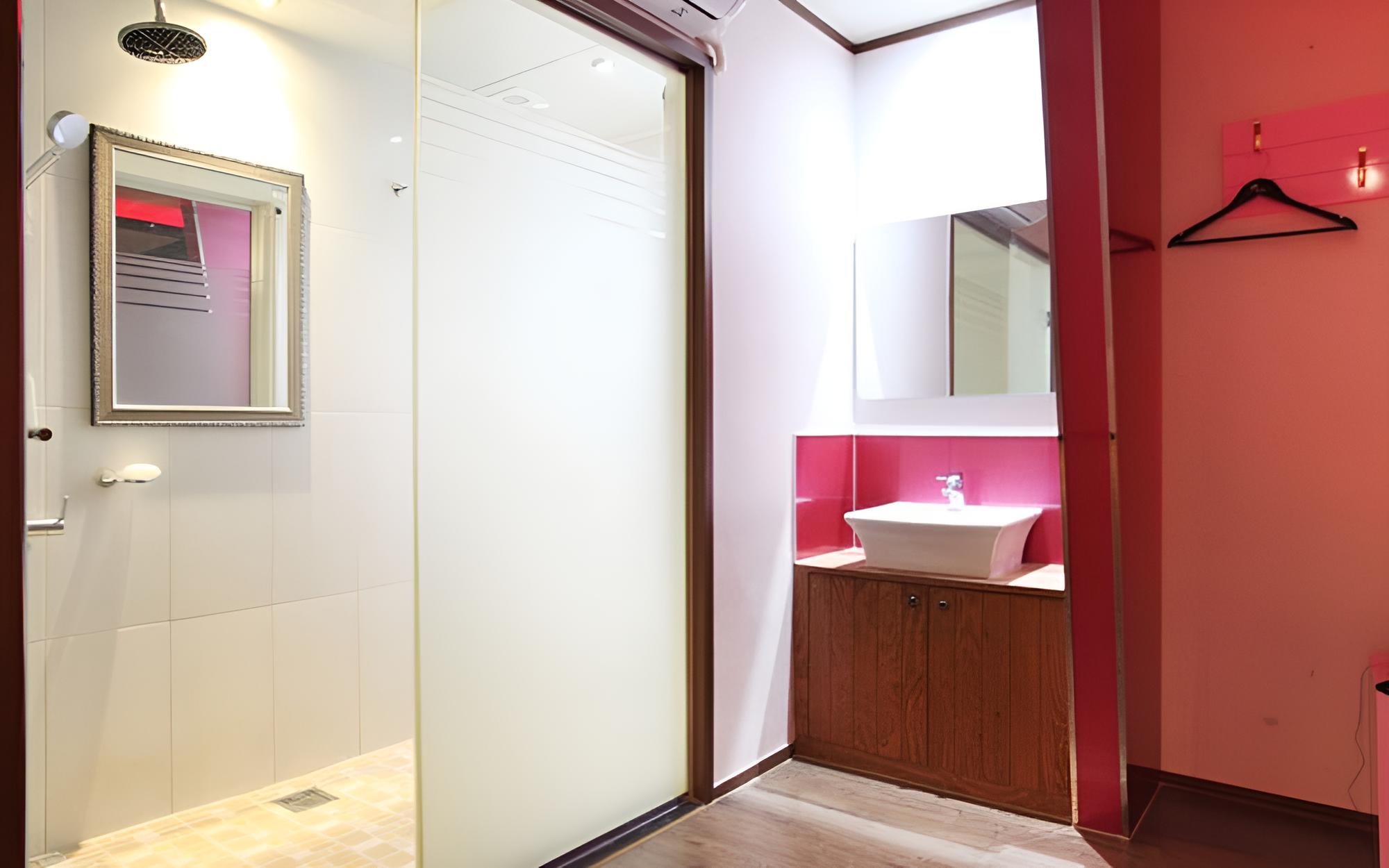 Room (Standard Room) - Photo 5