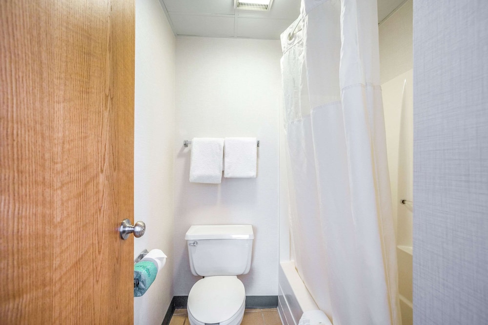 Suite, Multiple Beds, Non Smoking - Photo 6