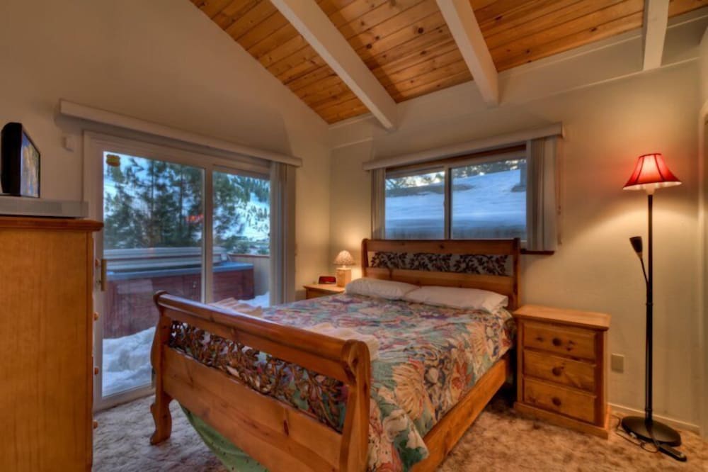 Slopeside Cabin, 4 Bedroom 2.5 Bath