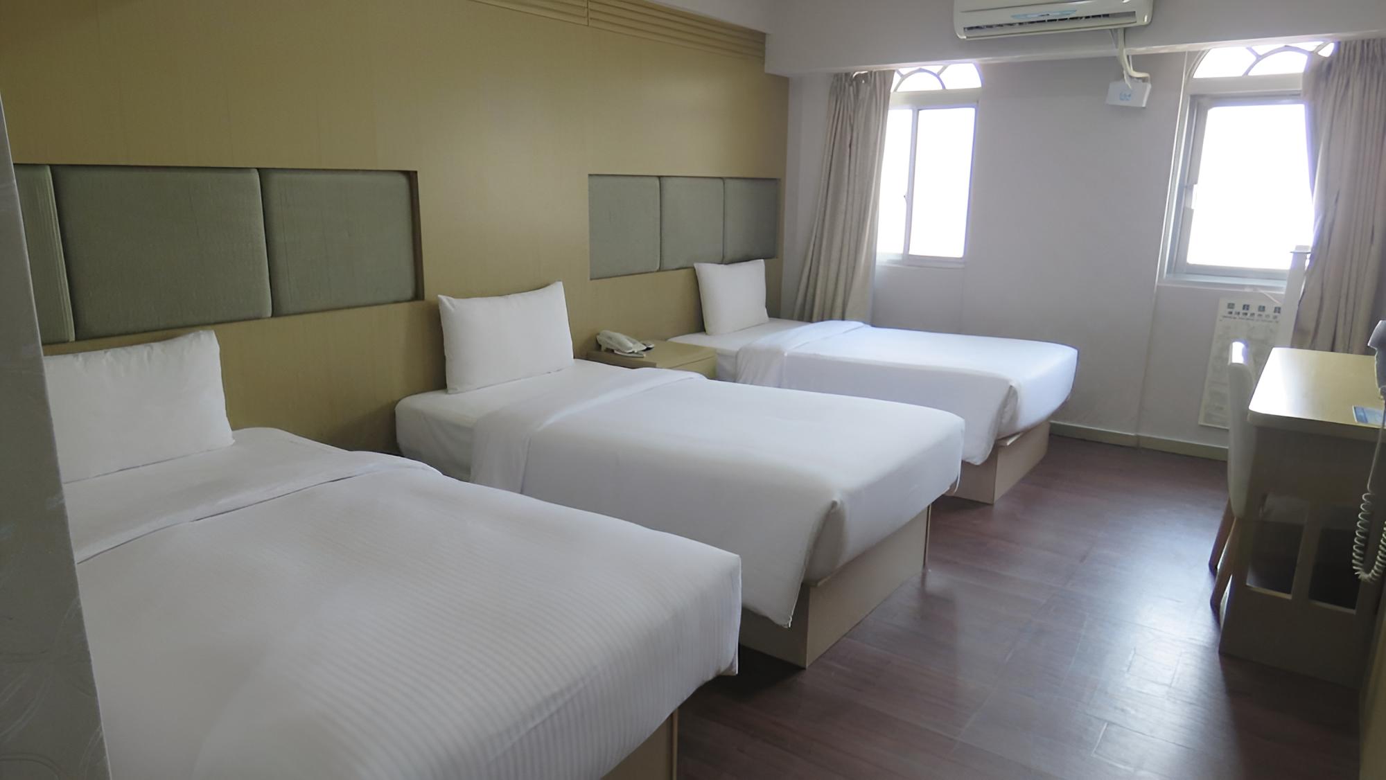 Standard Triple Room, 3 Twin Beds photo 1