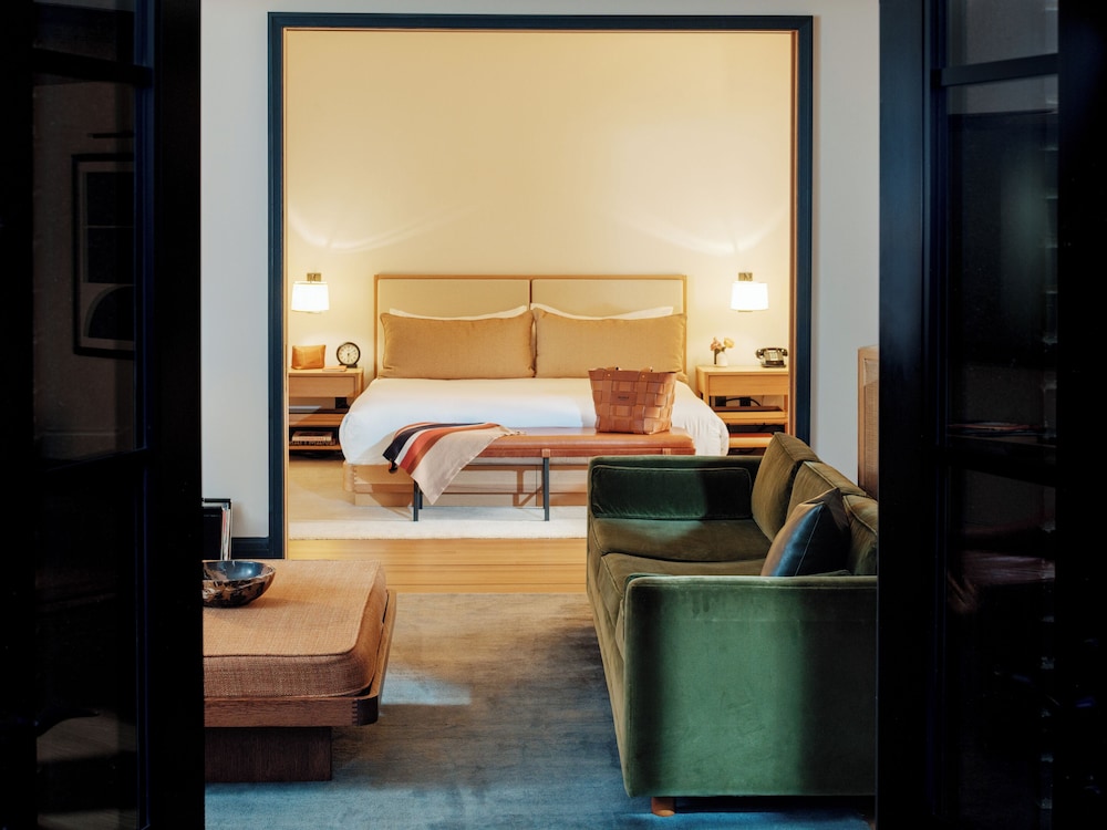 Suite (Runwell Penthouse)