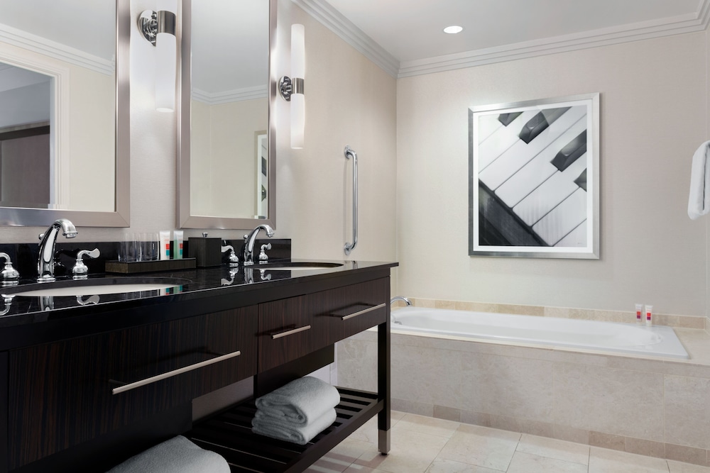 Grand Luxury Suite - Photo 7
