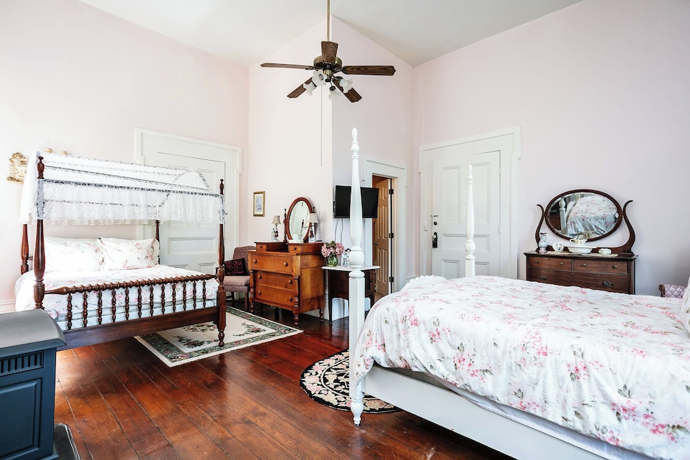 Room, Clara Barton photo 3