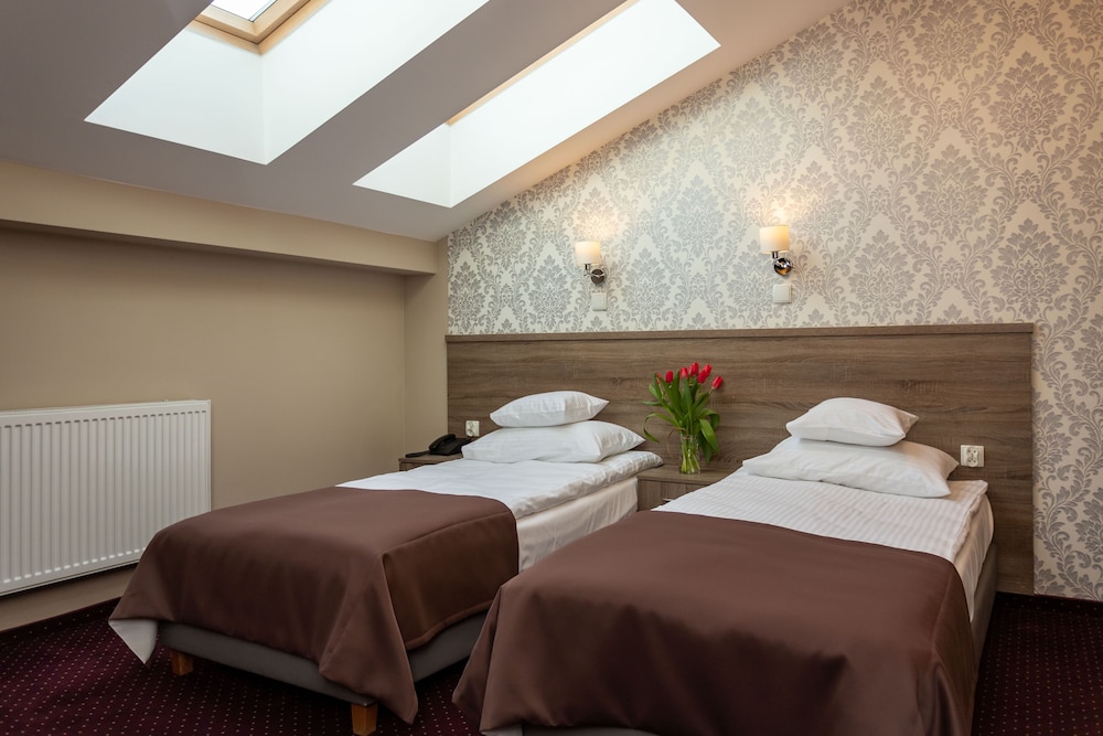 Standard Twin Room - Photo 3