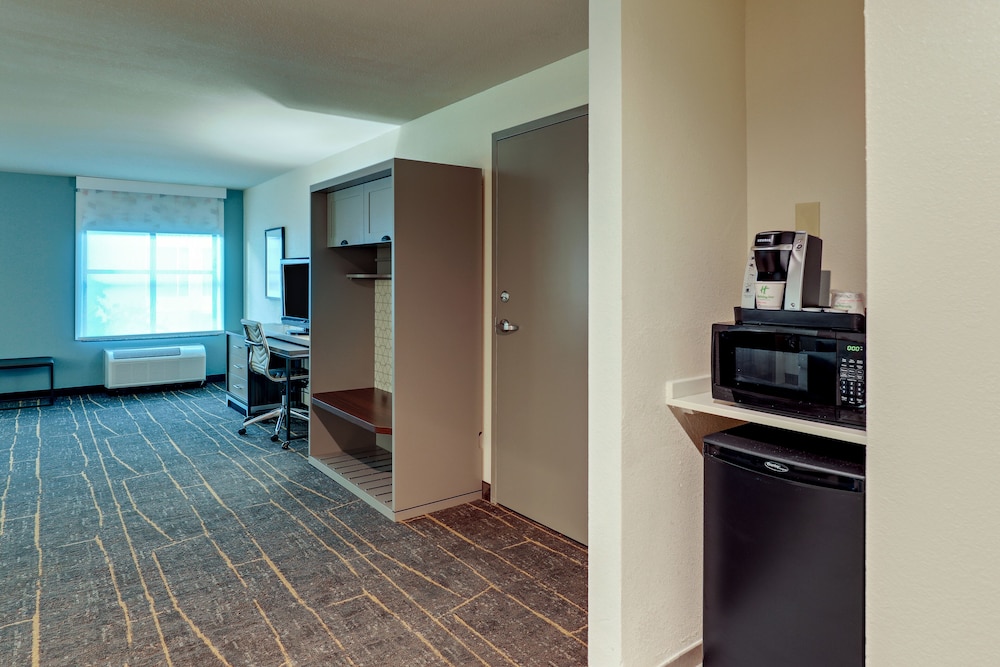 Standard Room, 1 King Bed, Accessible (Communications, Accessible Tub) - Photo 5