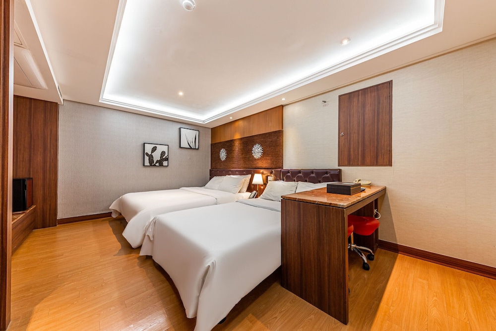 Superior Quadruple Room (Breakfast included) photo 3