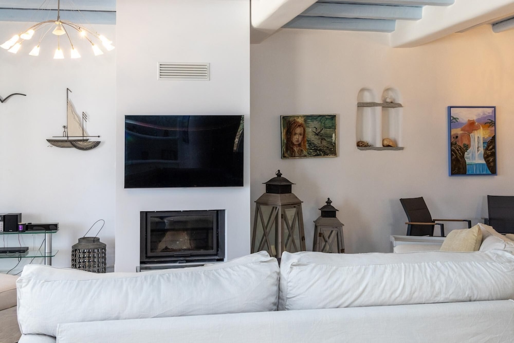 Villa photo 1