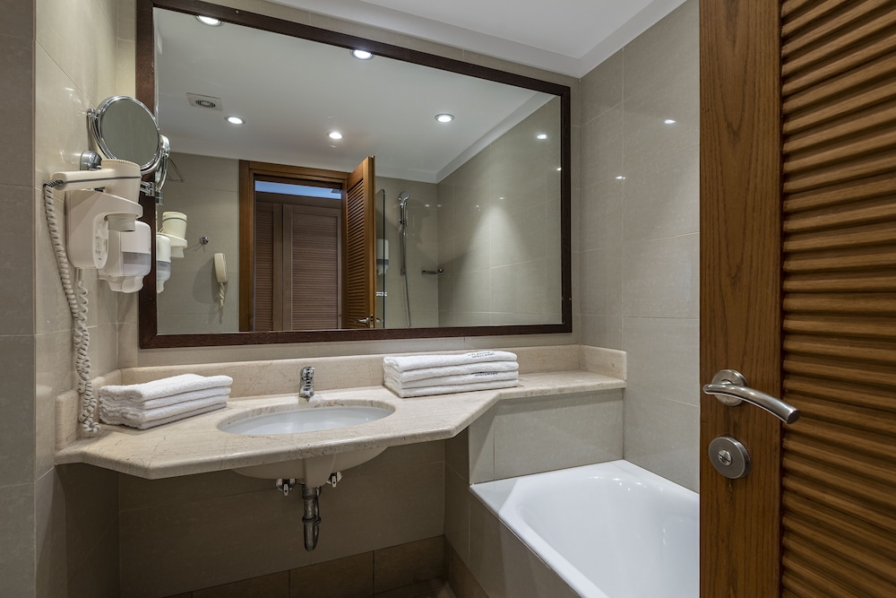 Executive Suite Garden View | Resort Area - Photo 8