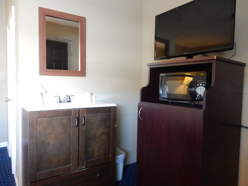 Standard Single Room, 1 Queen Bed photo 3
