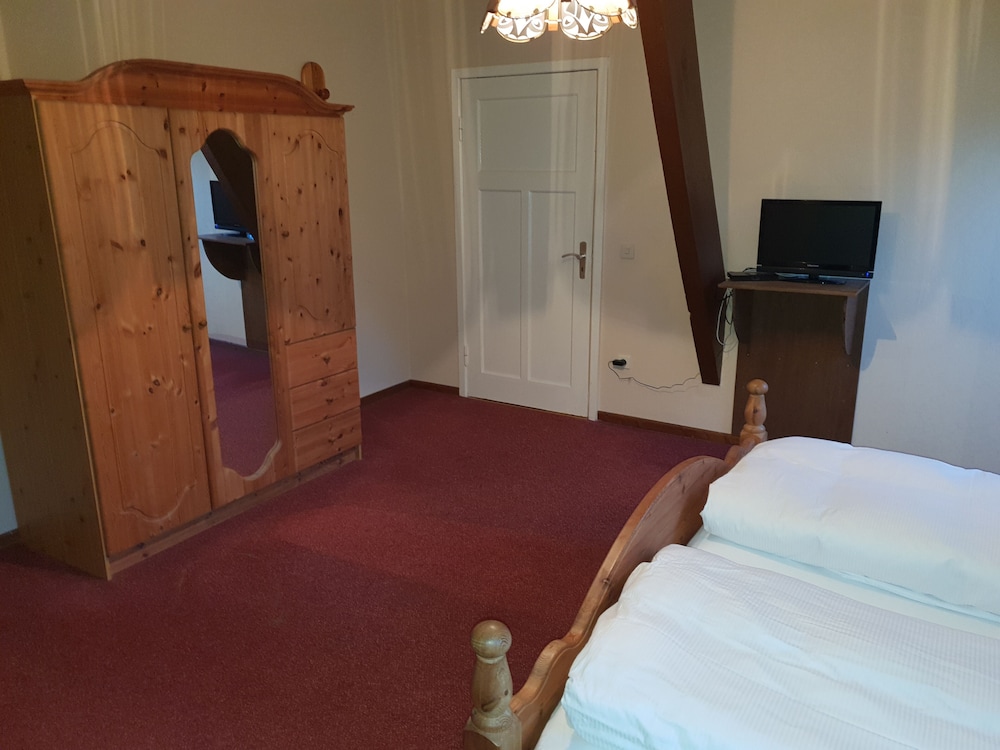 Double Room, Private Bathroom - Photo 2