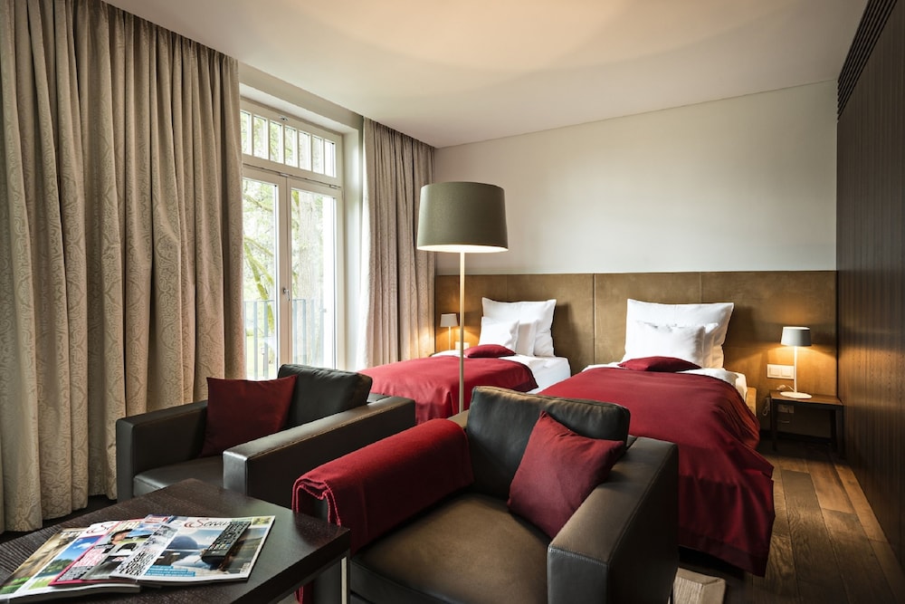 Junior Studio Suite, 1 King Bed photo 3