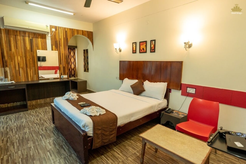 Deluxe Room, 1 King Bed, Non Smoking, City View