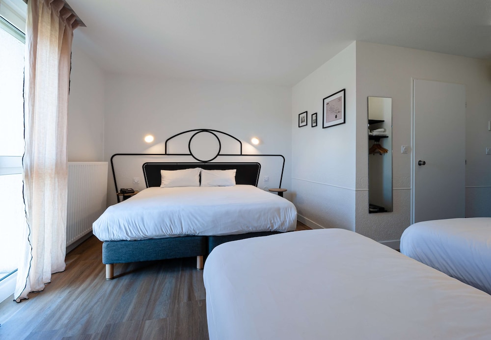 Standard Room, Multiple Beds photo 3